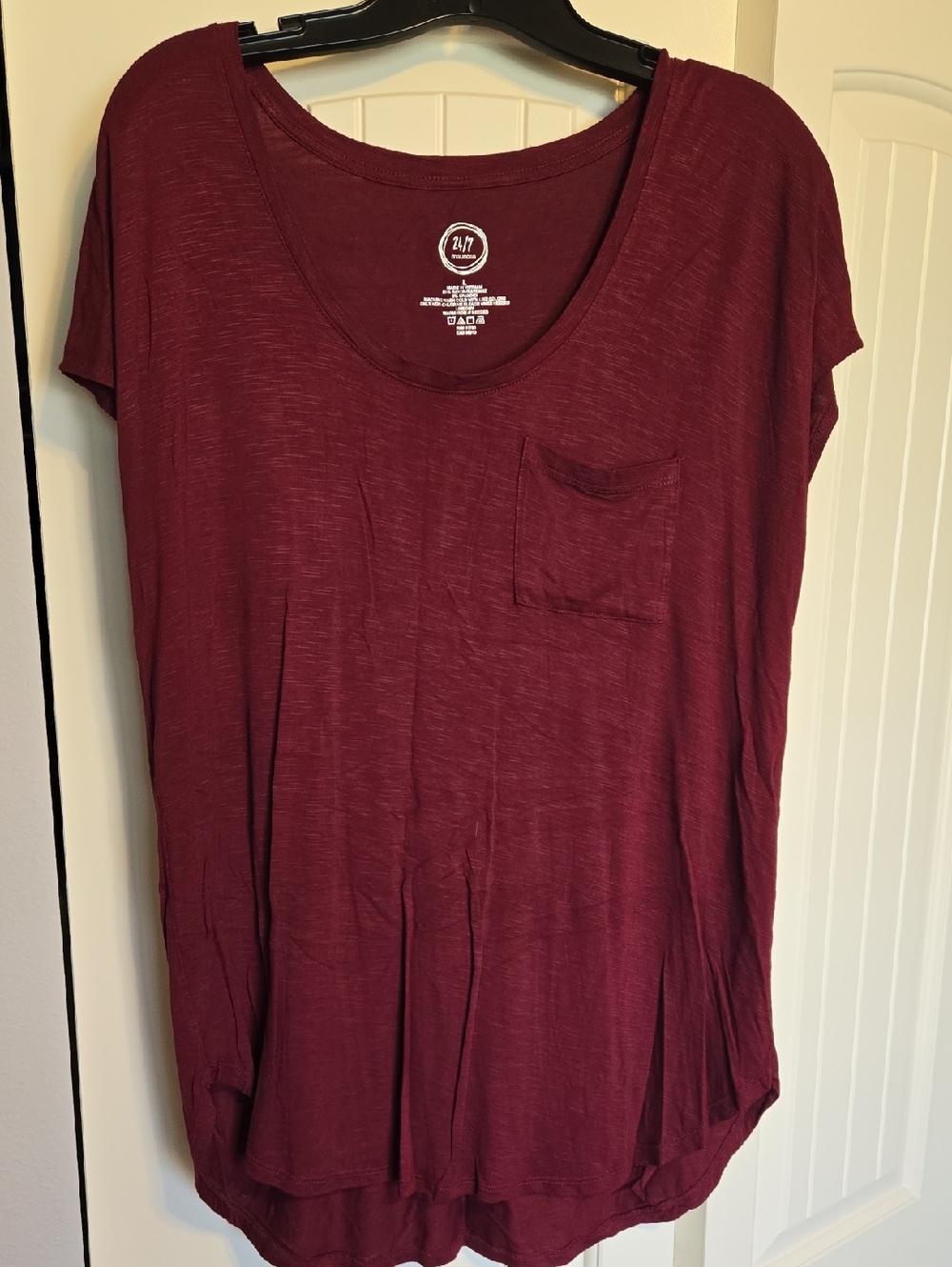 24/7 Essentials Women's Burgundy Pocket Tunic Tee